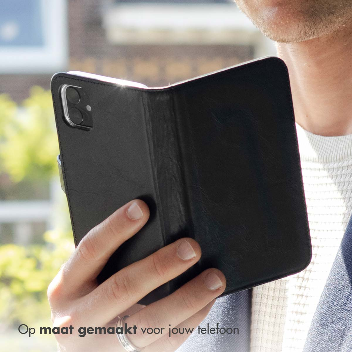 Selencia Echt Lederen Bookcase Apple iPhone 16 - Zwart
