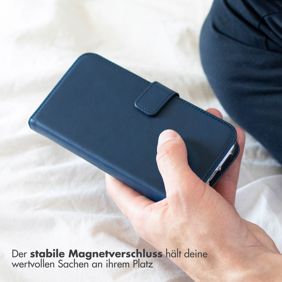 Selencia Echt Lederen Bookcase Apple iPhone 16 Plus - Blauw