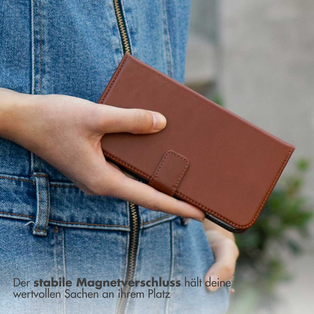 Selencia Echt Lederen Bookcase Apple iPhone 16 Pro - Lichtbruin