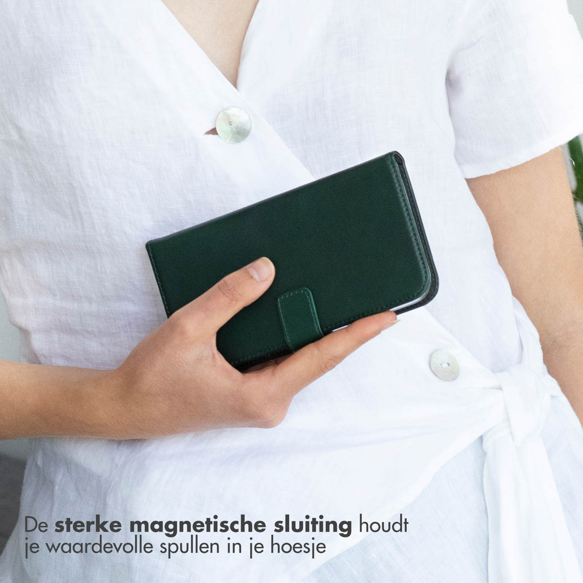 Selencia Echt Lederen Bookcase Apple iPhone 16 Pro - Groen