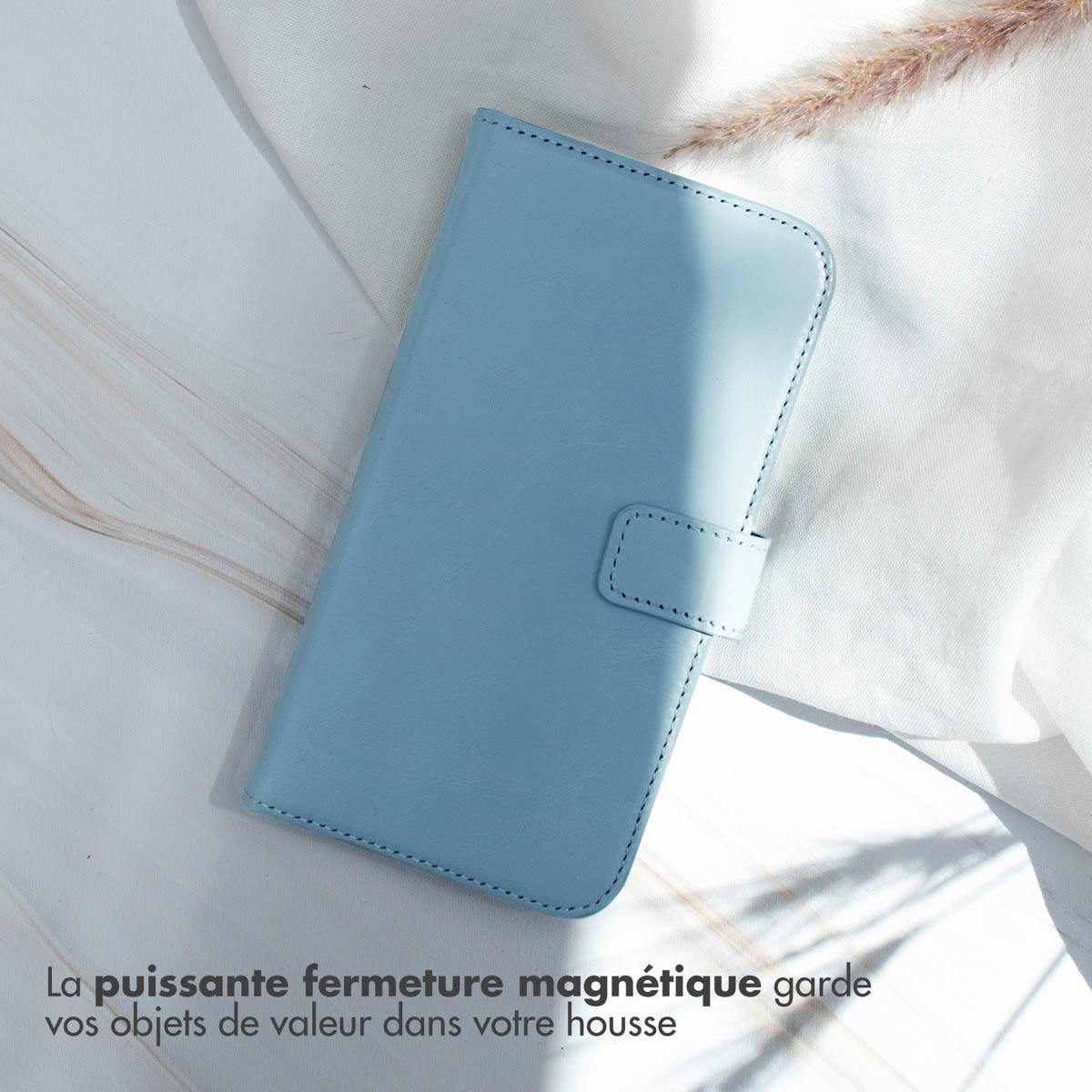 Selencia Echt Lederen Bookcase Apple iPhone 16 Pro - Air Blue