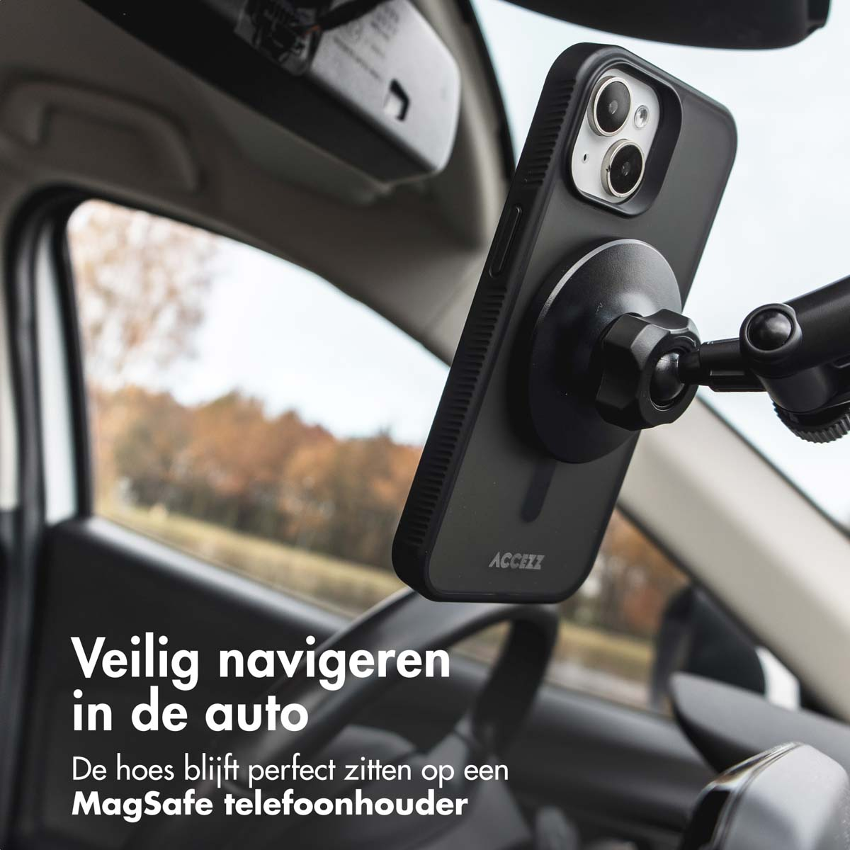 Accezz Rugged Frosted MagSafe Backcover iPhone 16 Pro - Zwart
