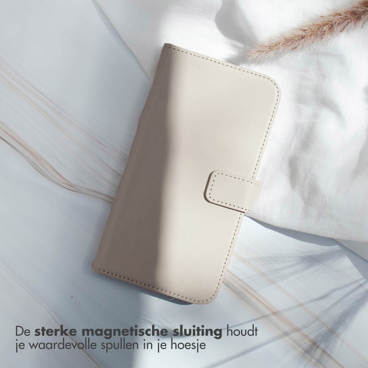 Selencia Echt Lederen Bookcase Apple iPhone 12 (Pro) - Greige