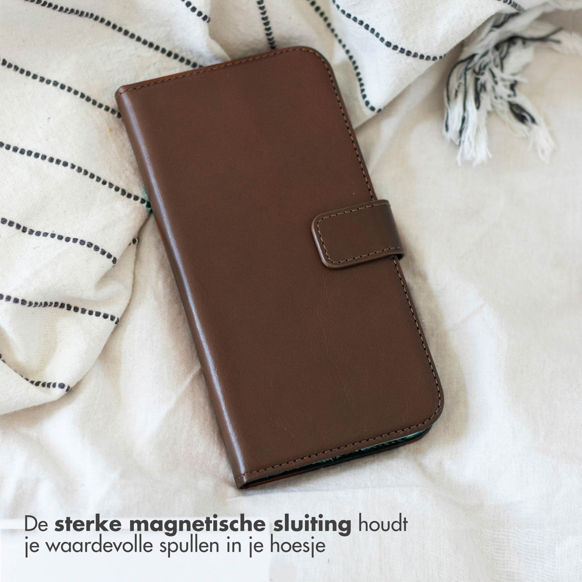 Selencia Echt Lederen Bookcase Apple iPhone 16e - Bruin