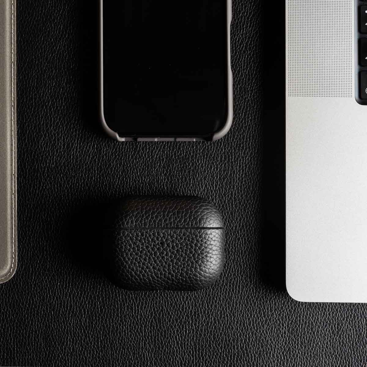 Accezz Echt Leren Case AirPods 4 - Zwart