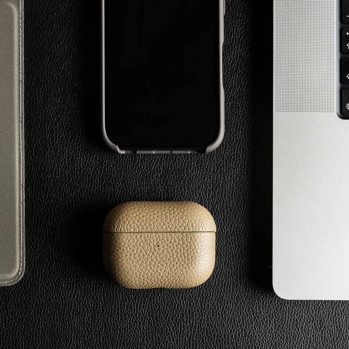 Accezz Echt Leren Case AirPods 4 - Taupe