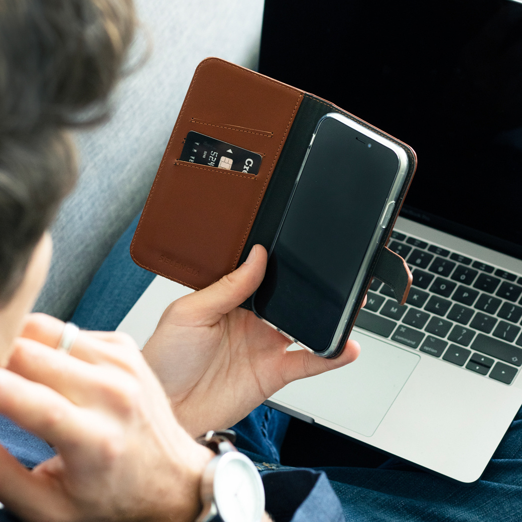 Selencia Echt Lederen Bookcase Apple iPhone Xr - Lichtbruin
