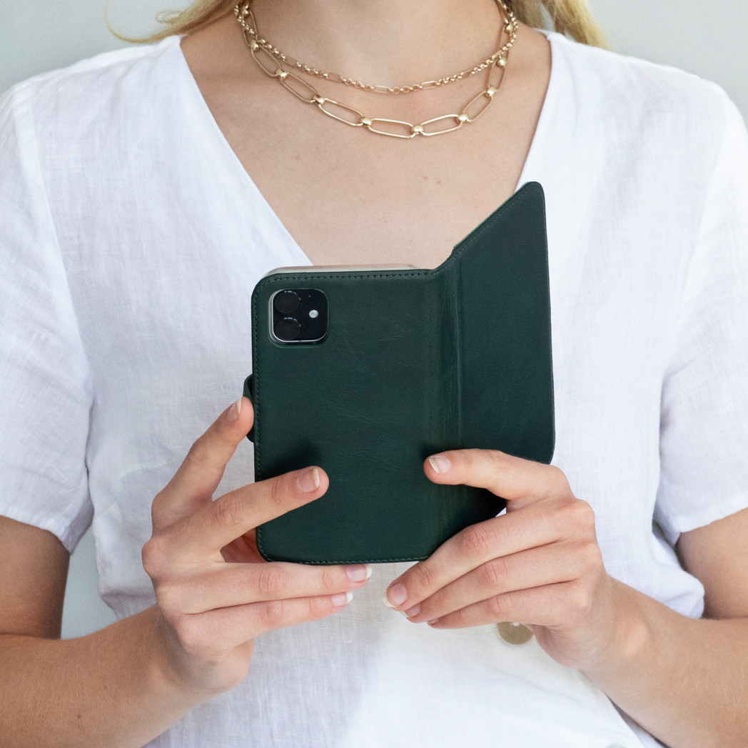 Selencia Echt Lederen Bookcase Apple iPhone 11 - Groen