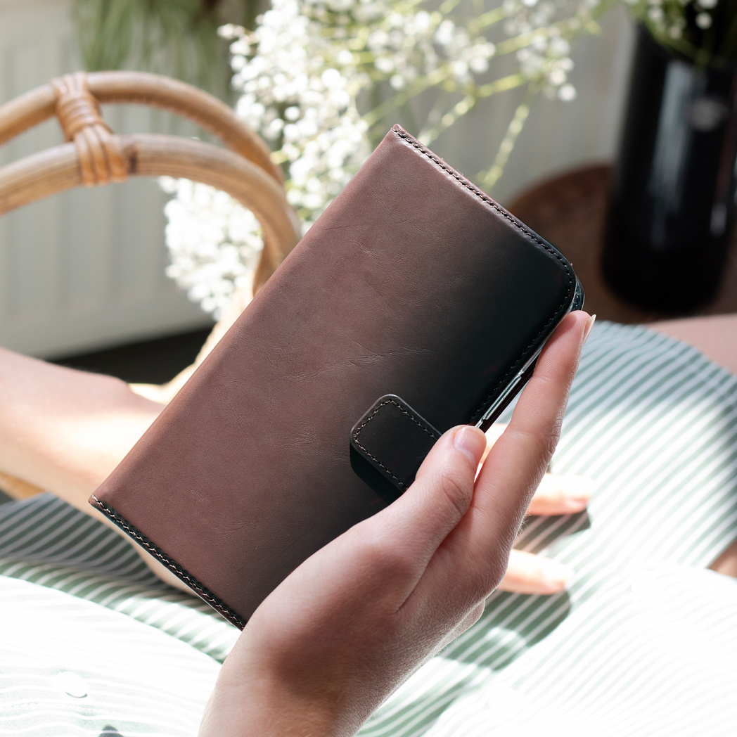 Selencia Echt Lederen Bookcase Apple iPhone 11 - Bruin