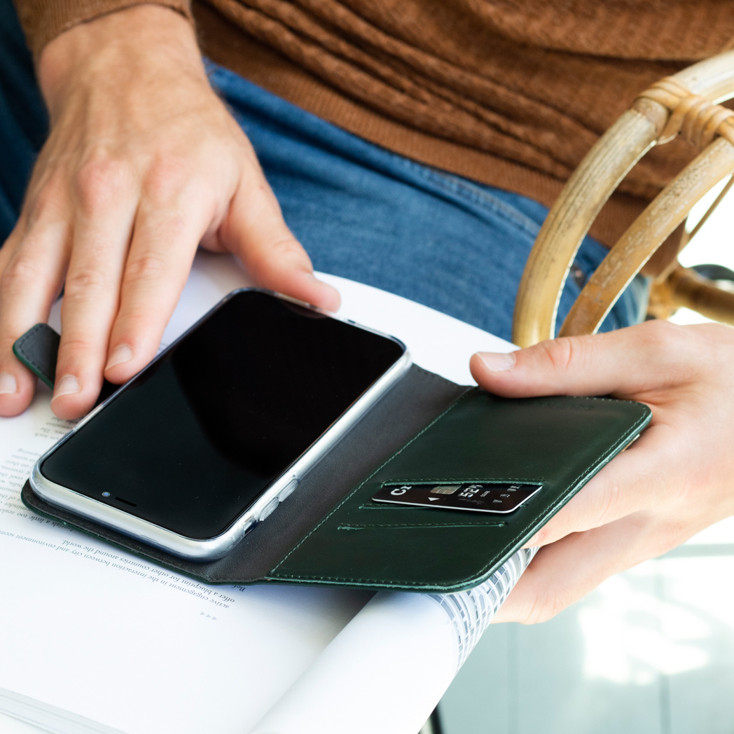 Selencia Echt Lederen Bookcase Apple iPhone Xs - Groen