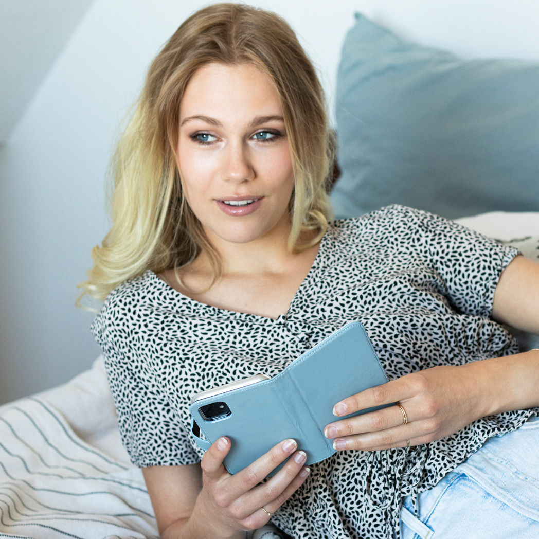 Selencia Echt Lederen Bookcase Apple iPhone 11 - Lichtblauw