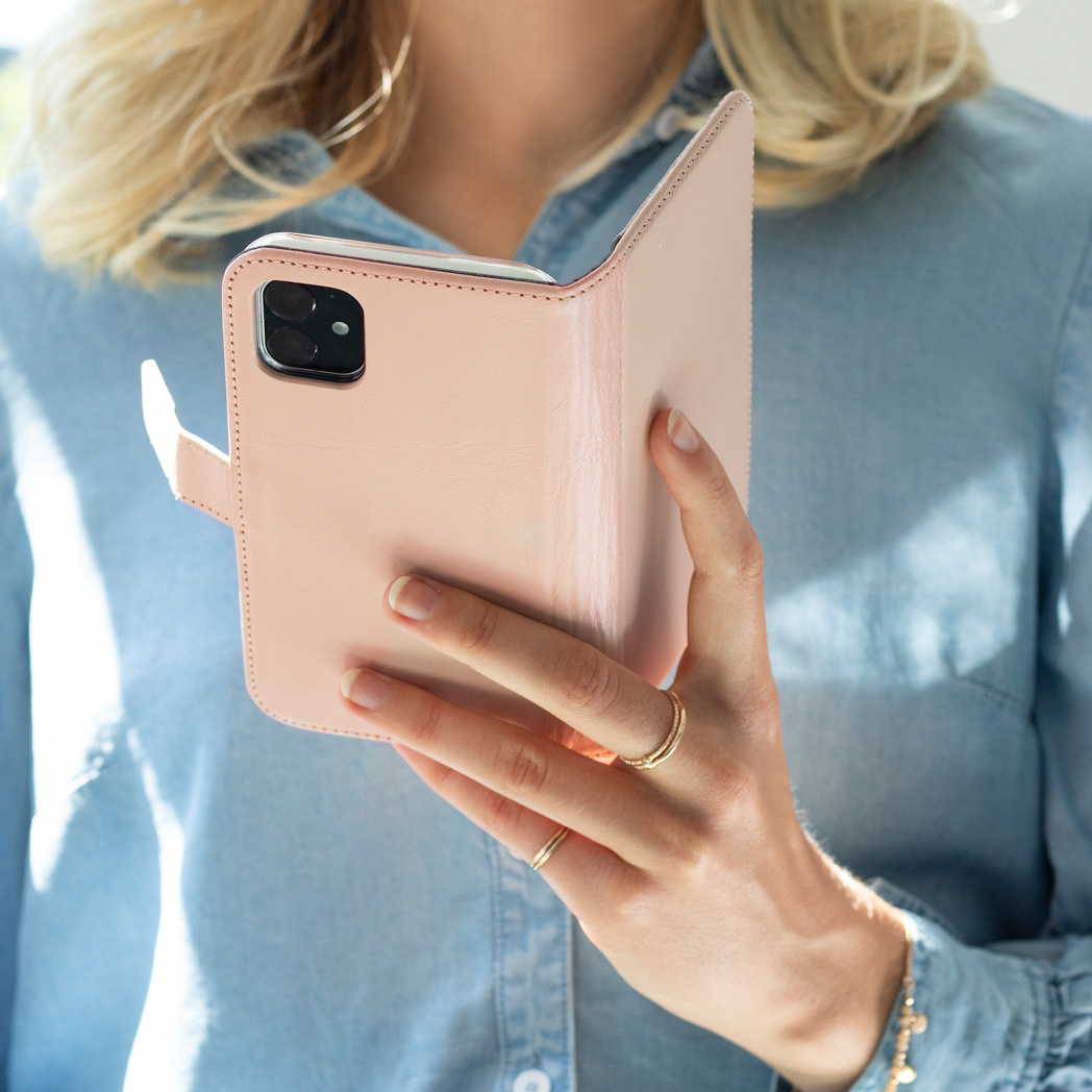 Selencia Echt Lederen Bookcase Apple iPhone 12 Mini - Roze