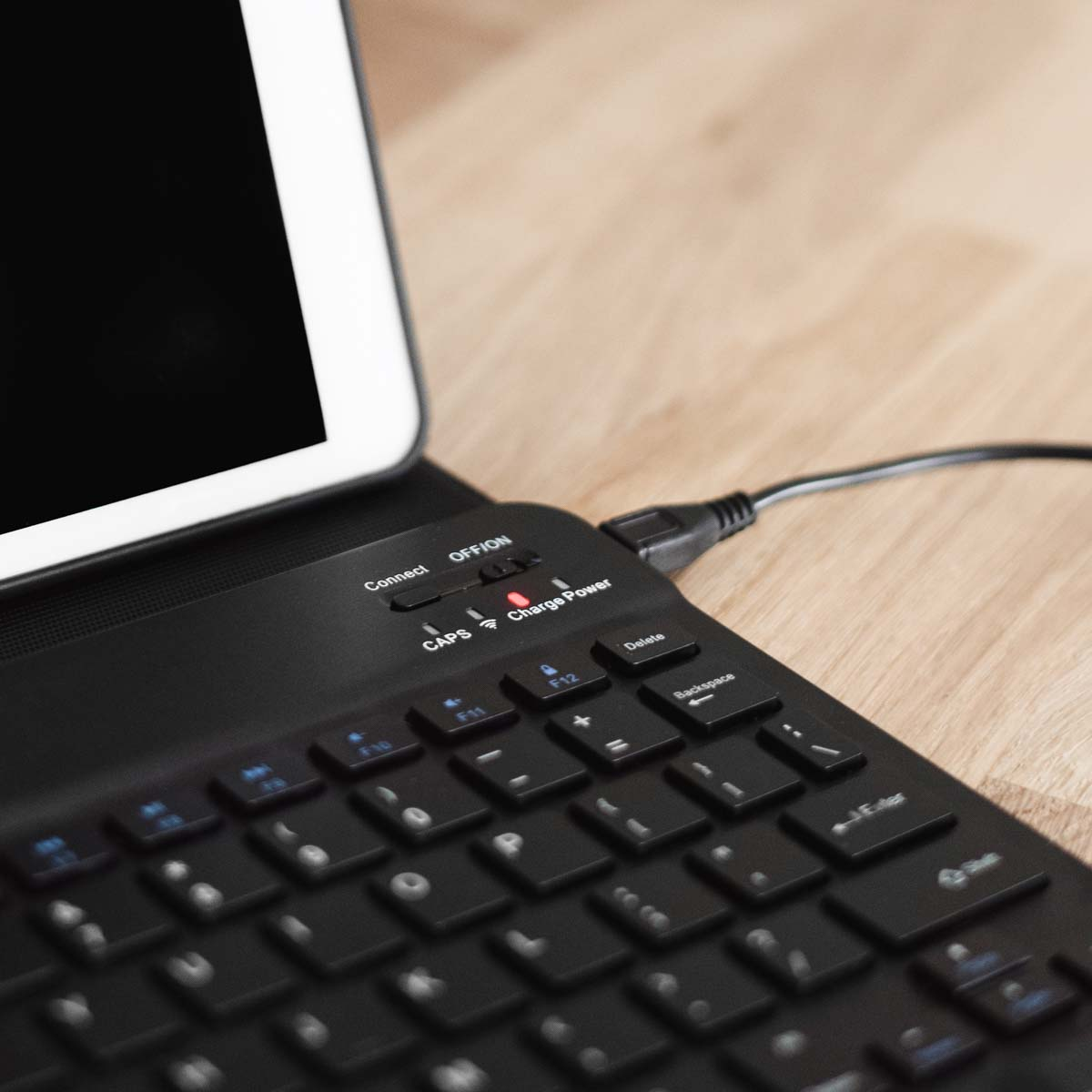 Accezz QWERTY Bluetooth Keyboard Bookcase Apple iPad 9 (2021) 10.2 inch / iPad 8 (2020) 10.2 inch / iPad 7 (2019) 10.2 inch