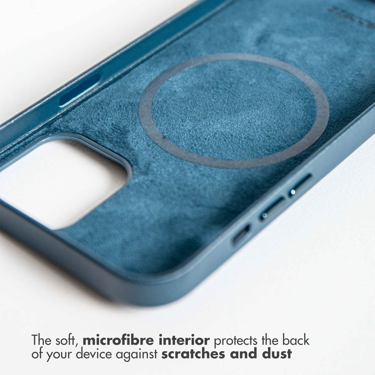 Accezz Leather Backcover met MagSafe Apple iPhone 14 Plus - Donkerblauw
