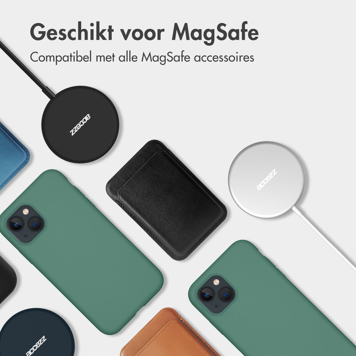 Accezz Liquid Silicone Backcover met MagSafe Apple iPhone 15 Plus - Donkergroen