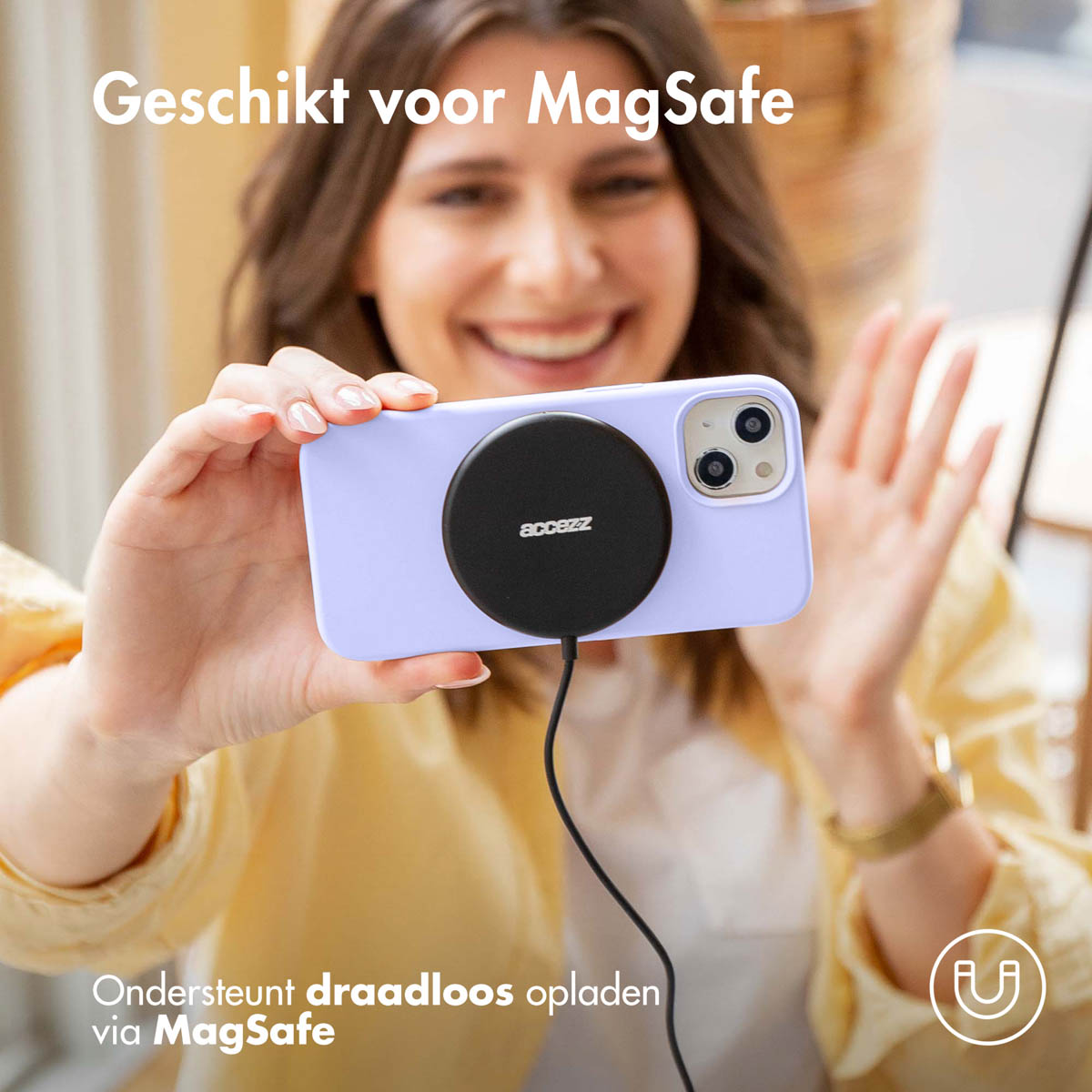 Accezz Liquid Silicone Backcover met MagSafe Apple iPhone 15 Plus - Paars