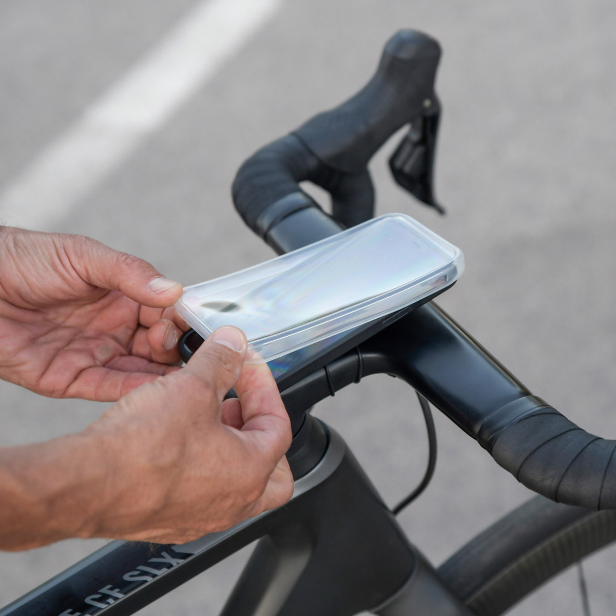 SP Connect Bike Bundle II - Telefoonhouder fiets Apple iPhone 13 Pro - Zwart