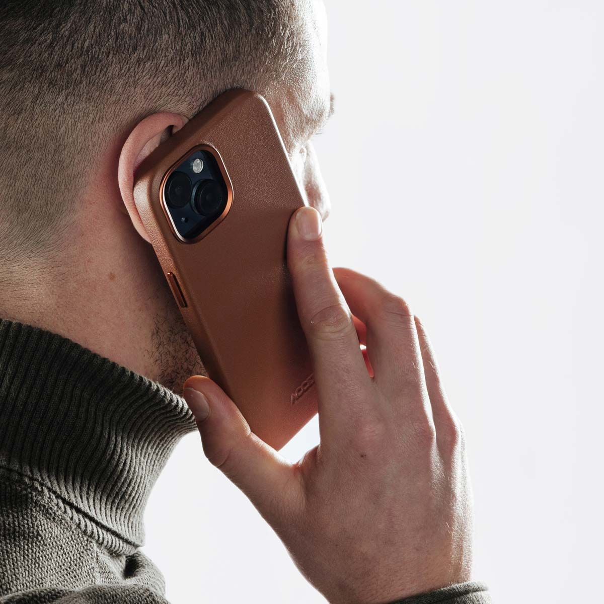 Accezz MagSafe Leather Backcover Apple iPhone 13 - Sienna Brown