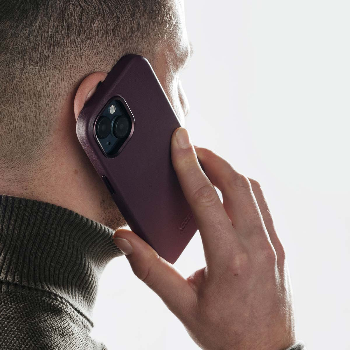 Accezz MagSafe Leather Backcover Apple iPhone 13 Pro - Heath Purple