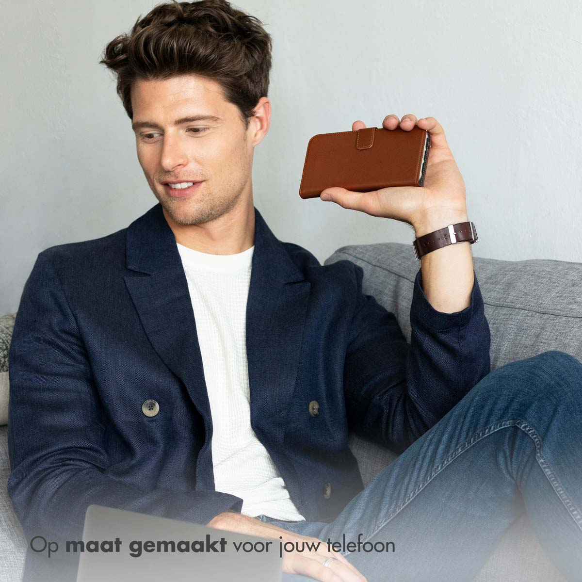 Selencia Echt Lederen Bookcase Apple iPhone 13 - Lichtbruin